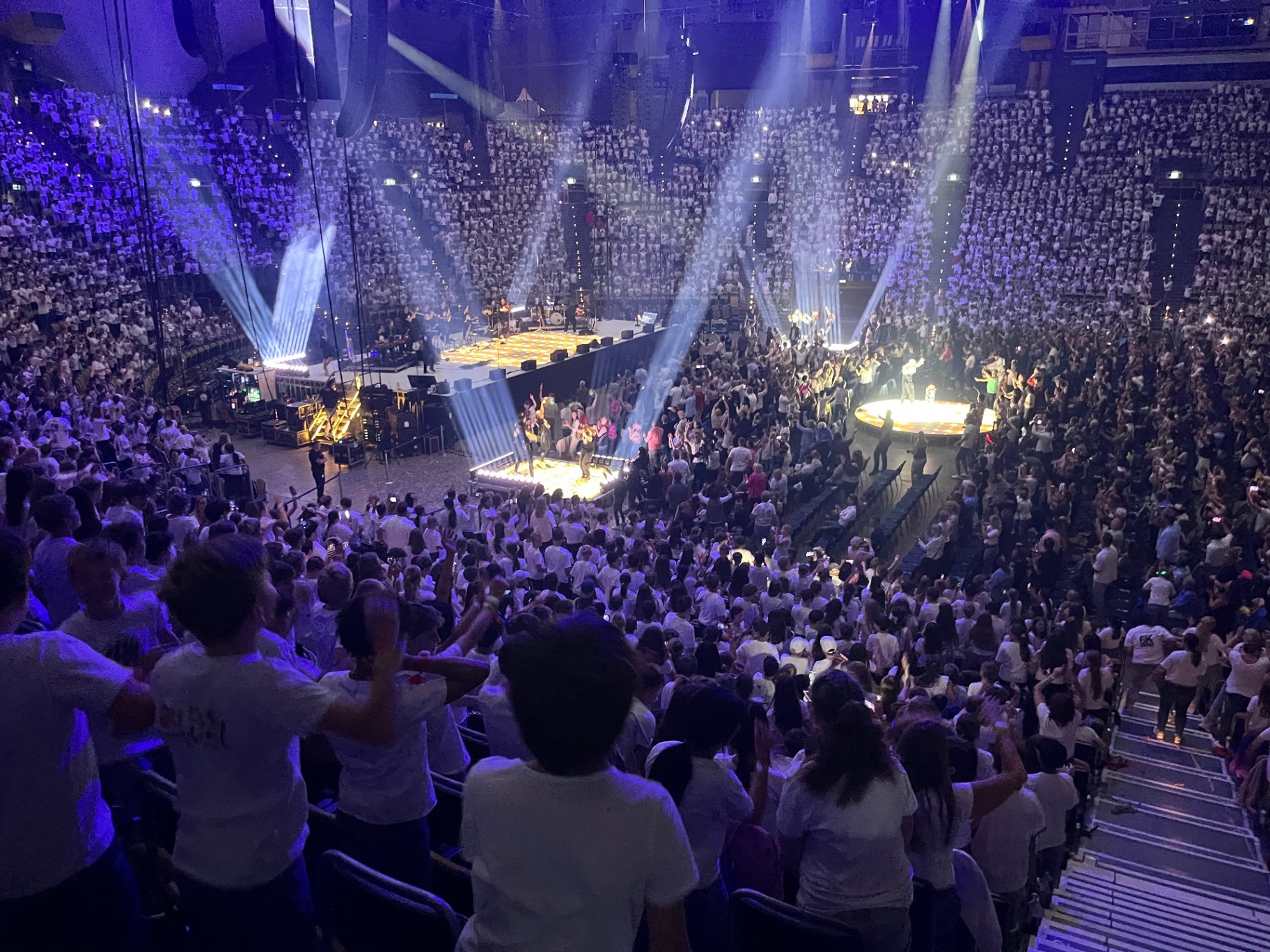 View from the stands over thousands of singing children in Munich’s Olympiahalle at the 6K UNITED! 2026 concert